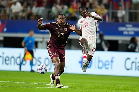 Jose Rondon and Moise Lumpungu vie for the ball